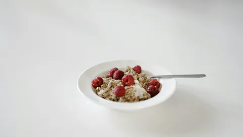 Chiafrø sveller over natten og gir mye fiber.